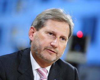 Украина должна защитить организации, борющиеся с коррупцией, – еврокомиссар