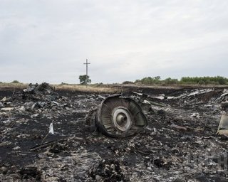 Эксперты приостановили работу на месте крушения Боинга из-за обстрела