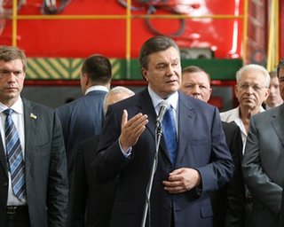 Янукович о борьбе с гриппом: не нужно было "бегать как голый по бане"