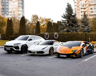 Ferrari, Lamborghini та Rolls-Royce: найяскравіші авто в Україні за 2025 рік (фото)