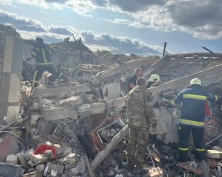 ЗС РФ вдарили ракетою по магазину під Куп'янськом: 49 загиблих, — Зеленський (фото, відео)