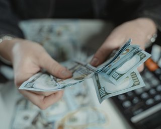 Ошибка, которую допускают тысячи украинцев: как уберечь свои деньги от инфляции