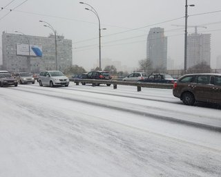 Первый снег в Киеве: столица стоит в пробках