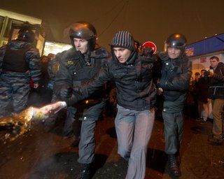 В Москве полиция разняла драку на площади Революции