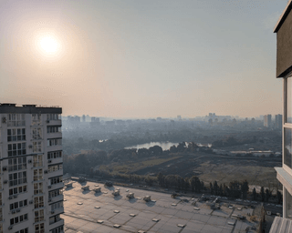 Київ та околиці накрило смогом: місцеві скаржаться на задуху (фото, відео)