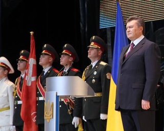 Янукович назначил пожизненные госстипендии трем ветеранам