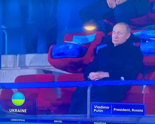 Путін заснув на церемонії відкриття Олімпіади під час виходу спортсменів із України (відео)