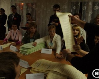 Свобода: В Ровенской области в округе №153 неизвестные разгромили участковую комиссию и избили ее председателя