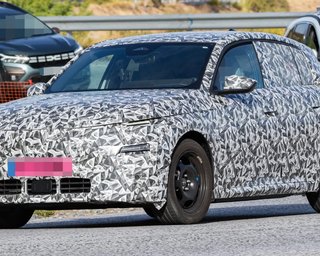 У мережі з'явилися фото прототипу Peugeot E-208, який вийде у 2027 році