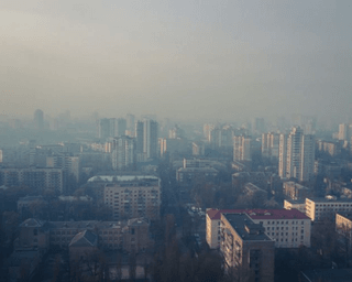 Лучше не открывать окна: в каких районах Киева показатели загрязнения воздуха зашкаливают