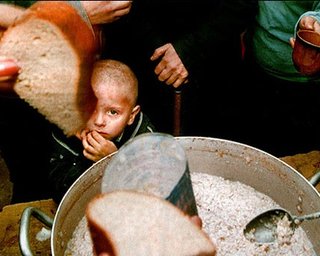 Голодающих гаитян разгоняют резиновыми пулями и слезоточивым газом, - The Times