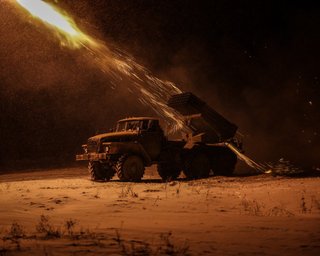 Россияне массированно атаковали Херсон из РСЗО: попали в жилые кварталы, в части города блэкаут