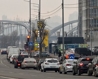 Відпускатимуть по 5 літрів. Експерт назвав ринкову вартість бензину і коли зникне дефіцит