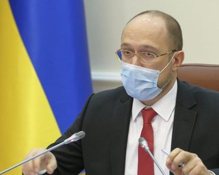 Все желающие смогут вакцинироваться от COVID-19 до конца года, – Шмыгаль