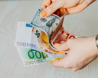 Доллар снова на максимуме: какой курс валют установил НБУ на 28 мая