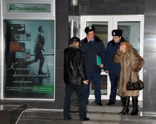Подозреваемые в ограблении банка в Донецке дают признательные показания, - МВД
