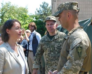 Посол Франции посетила с рабочим визитом зону проведения ООС