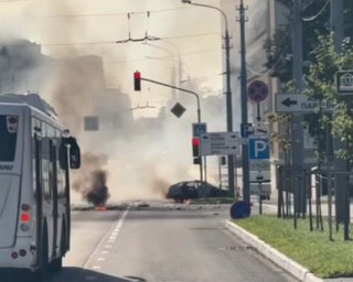 В Белгороде дымит и горит: РФ заявила об ударе дронов по администрации и работе ПВО (видео)