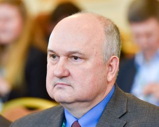 Президент Украины уволил кандидата в президенты с должности своего советника