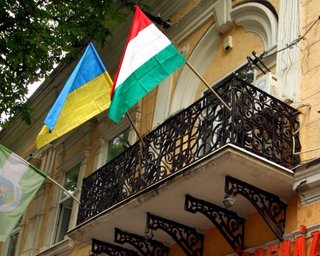 Венгрия блокирует открытие украинского консульства