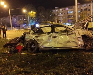 Лежать у тяжкому стані: ЗМІ дізнались про стан постраждалих у харківській аварії (відео)