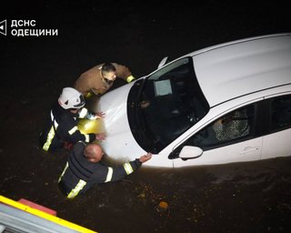 Потоп в Одессе: аномальный ливень унес жизни 9 человек, среди них ребенок (фото, видео)