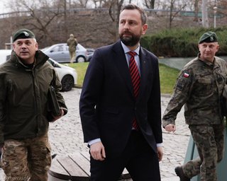 "Живут в пятизвездочных отелях": министр обороны Польши заявил об "усталости" от украинцев