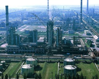 Коболев: Было бы правильно возобновить работу хотя бы одного нефтеперерабатывающего завода