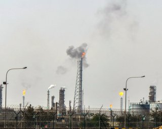 Іран двічі атакував енергосистему Кувейту: частину районів почали живити від генераторів (відео)