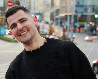 Відомий 31-річний блогер Ніколас Карма виїхав за кордон (фото)