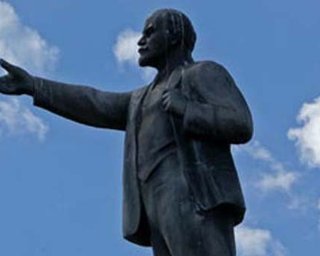 В Сумской области памятнику Ленину отбили голову 