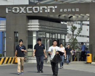 На заводе по сборке iPhone подрались 2000 человек