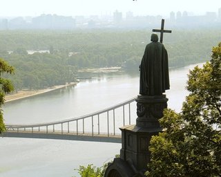Янукович, Азаров и Литвин помолились за окончание 2011 года