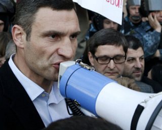 Кличко считает, что Янукович должен ветировать языковой закон