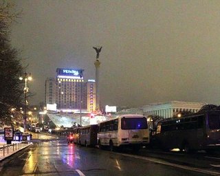 Палатки на Майдане заменяют аттракционами и елкой
