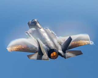 США готовятся отправить больше самолетов на Ближний Восток в ответ на угрозы Ирана, — NYT