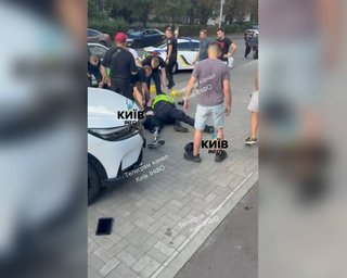 Бійка патрульного з ветераном на протезі у Києві: у поліції назвали причину конфлікту (відео)