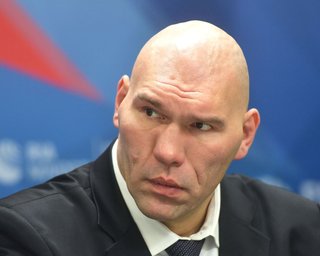 "Пойду в военкомат": боксер и депутат Госдумы Николай Валуев получил повестку (видео)