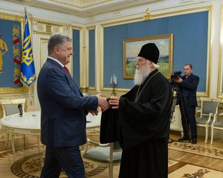 Патриарх Филарет лично поздравил Порошенко с победой на пути к автокефалии