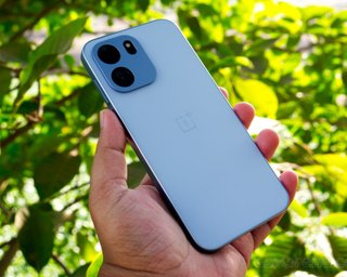 Надійний та недорогий смартфон: маловідома модель перевершила Google Pixel 10a (фото)