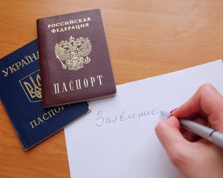 Сегодня Россия начала выдавать паспорта жителям ОРДЛО