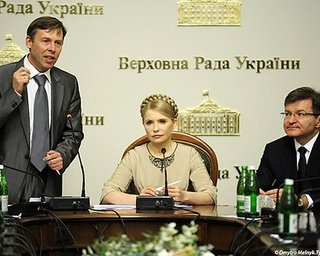 В БЮТ намерены расследовать случаи давления на судей КС