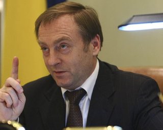 Лавринович: с четверга Украина живет по старой Конституции