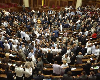 В Раде началась драка между депутатами