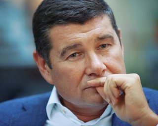 Суд разрешил Онищенко идти на выборы, потому что он "учился верховой езде в Испании"