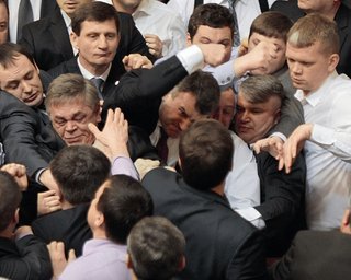 На вторых ролях. Кому в Верховной Раде нужна новая фракция