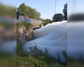 В Подмосковье отравлена река после пожара на складах: попадет ли гнилая вода в Украину