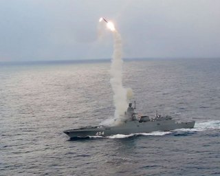 Хотят найти "дыры в нашей ПВО": почему ВС РФ начали чаще запускать ракеты "Циркон", — эксперт