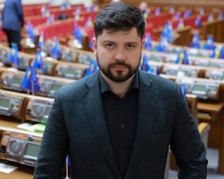 "Від Деркача не вилазили, а сьогодні у вишиванках": нардеп розкритикував "активістів" за розкол