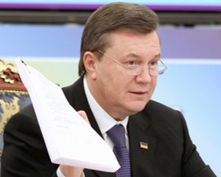 ЗН: Типография, заплатившая Януковичу 32 млн гривен гонорара, не выпускает книги